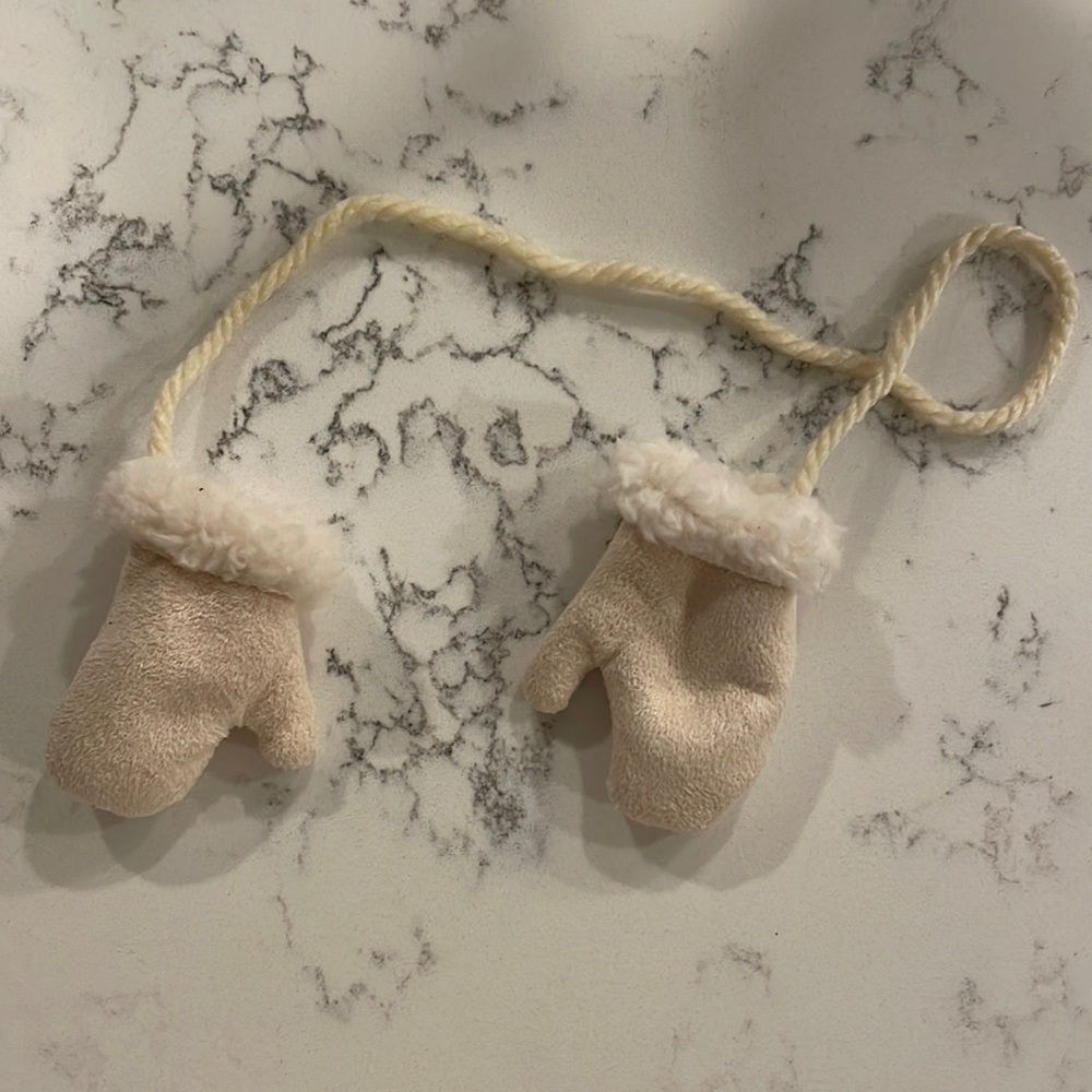 American Girl Sleigh Mittens Accessory. RARE